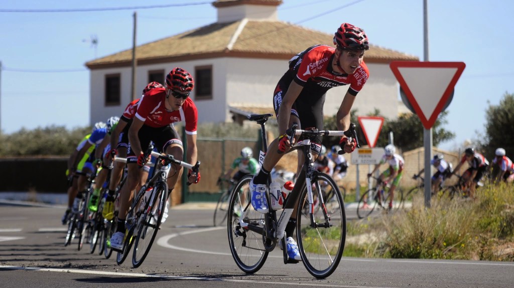 Seguros Bilbao a la salida de una rotonda