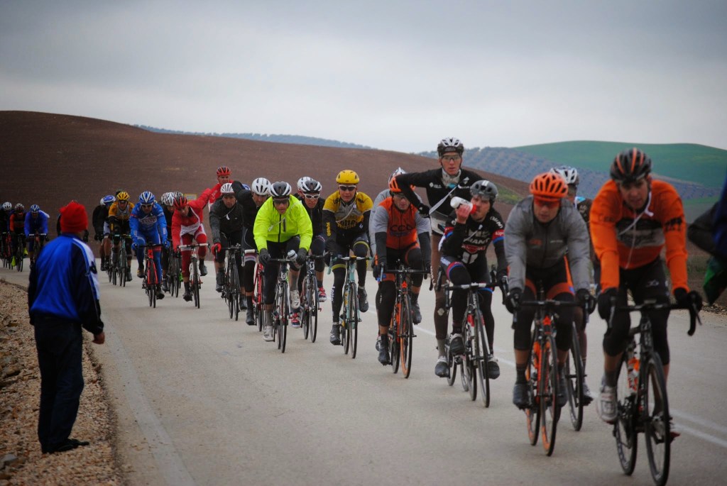 Pelotón, lluvia y bidoneo