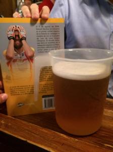 Samuel Sánchez se entera del precio de un litro de cerveza en Madrid